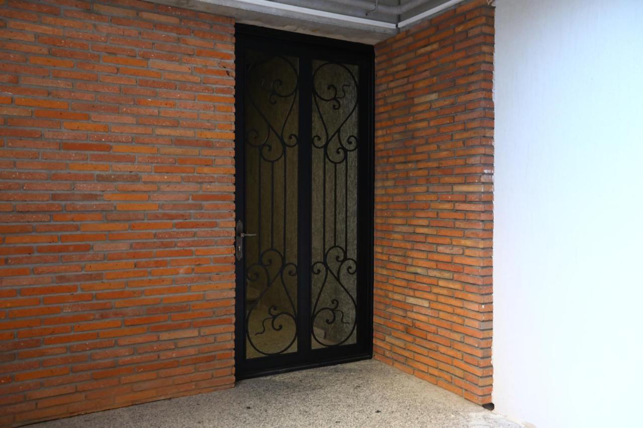 Апартаменты Brick House Тбилиси Экстерьер фото